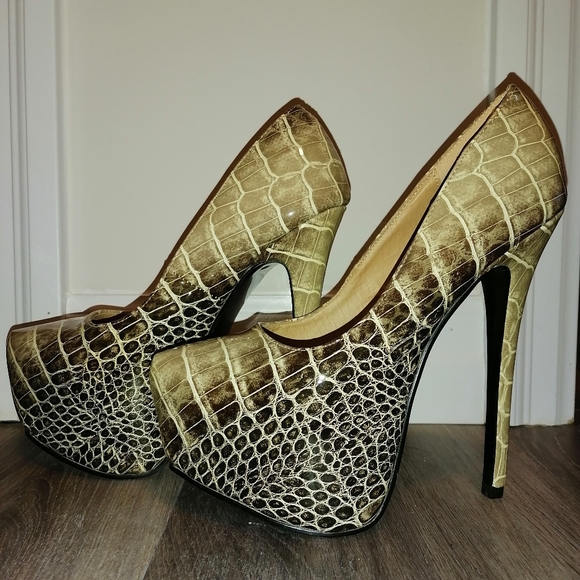 Snake print Heels - Picture 3 of 4